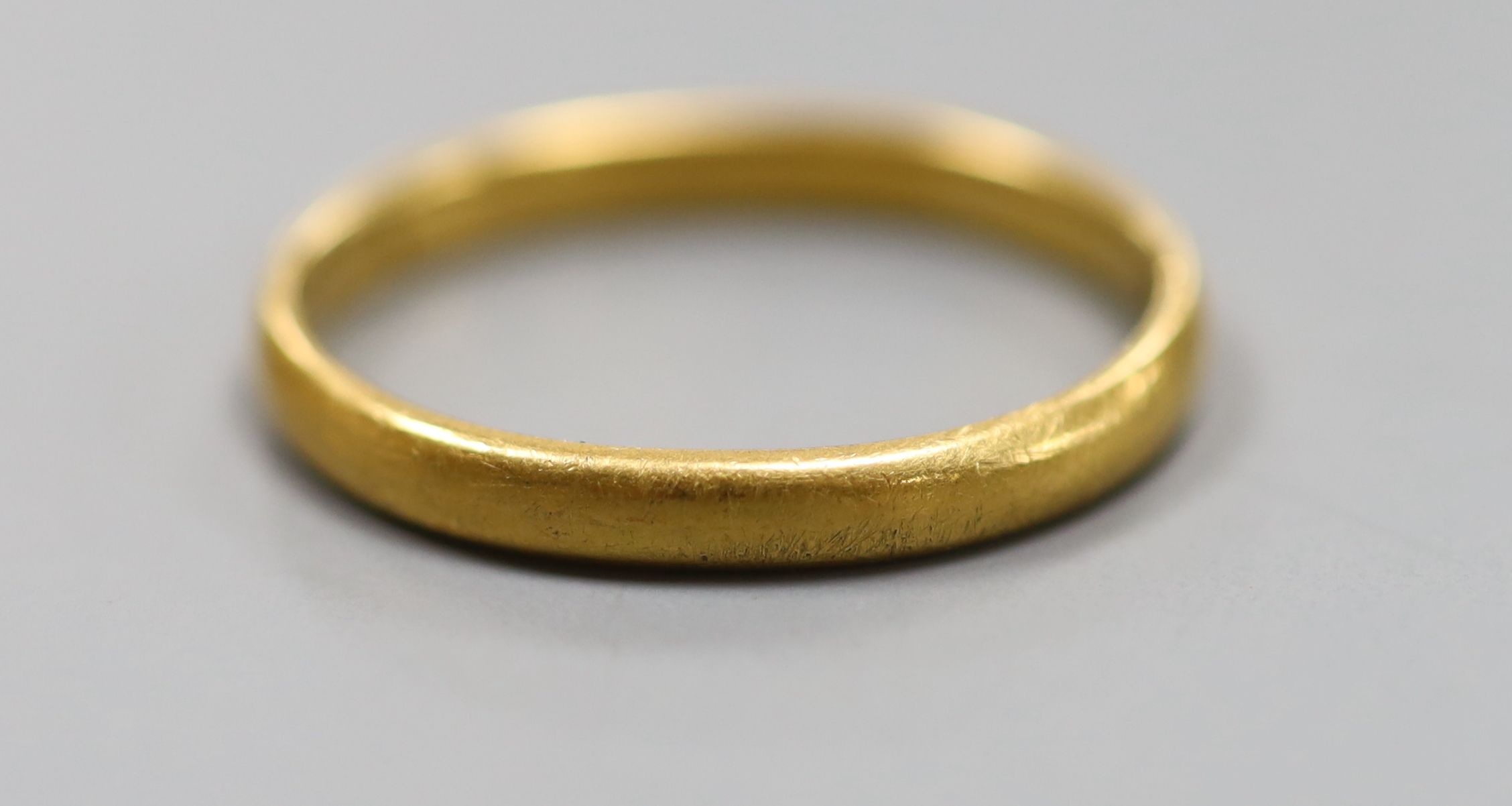 A 22ct gold wedding ring